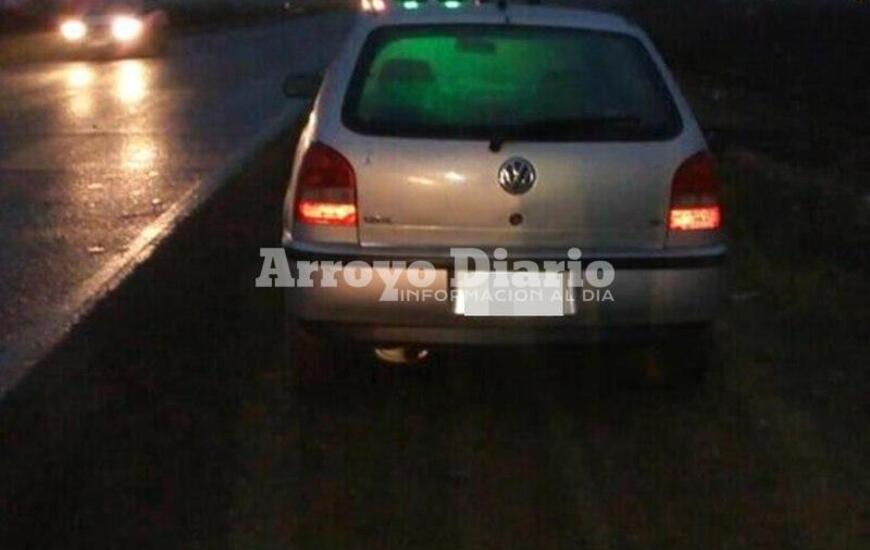 A metros de su auto. El hombre hallado sin vida, estaba tendido sobre la banquina a unos pocos metros de su coche.