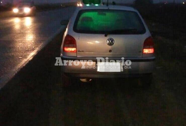 A metros de su auto. El hombre hallado sin vida, estaba tendido sobre la banquina a unos pocos metros de su coche.