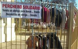 Imagen de Se necesita ropa de abrigo para el Perchero Solidario
