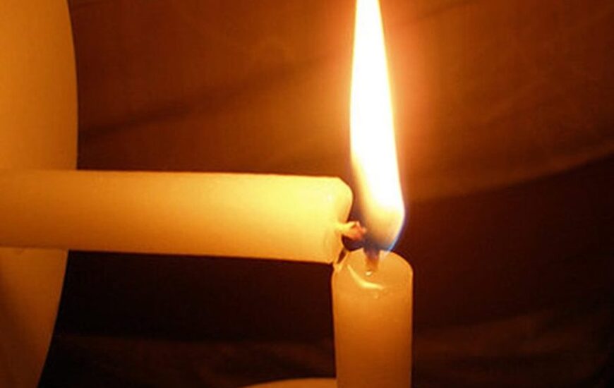 A la luz de las velas. Ante el imprevisto, muchos recurrieron a la querida y salvadora vela.