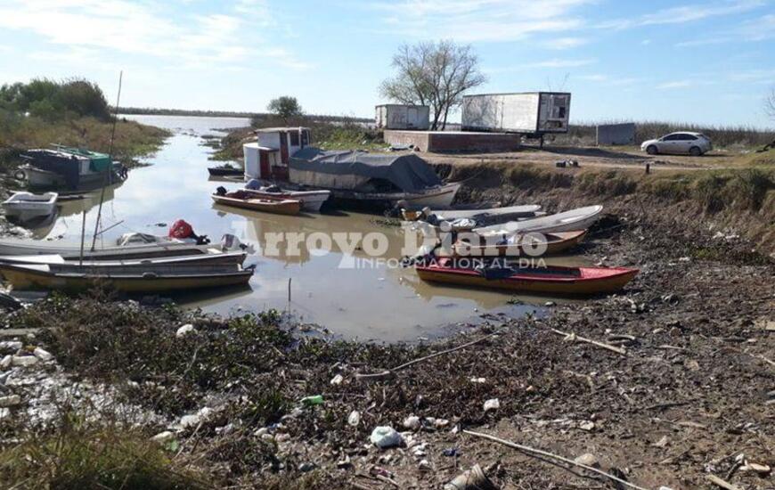 Atascadas. As&iacute; est&aacute;n las embarcaciones en la costa figherense.