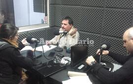 Durante la entrevista. El abogado, papeles sobre la mesa, marc&oacute; su posici&oacute;n.