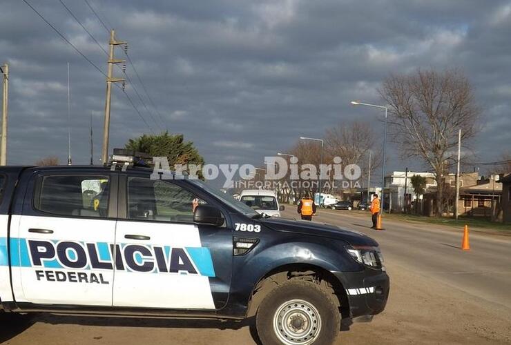 Imagen de Policía Federal a cargo de controles en el acceso