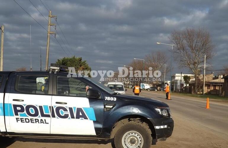 Imagen de Policía Federal a cargo de controles en el acceso