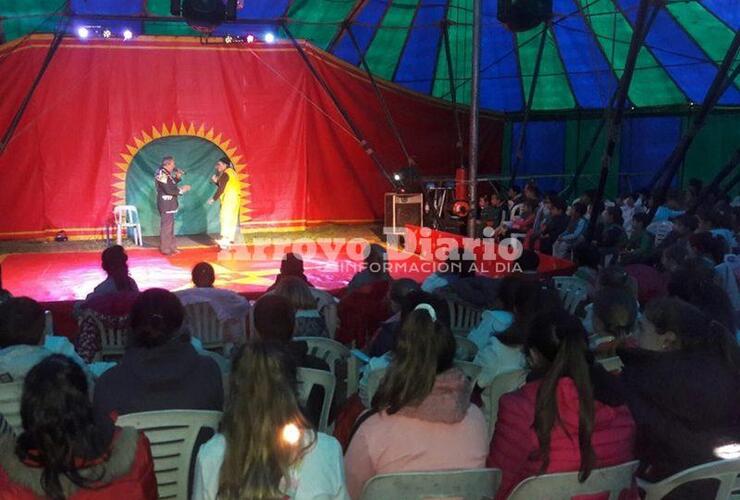 Imagen de La Escuela primaria fue al circo