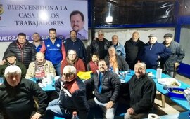 Imagen de Sergio Aladio compartió cena con jubilados camioneros