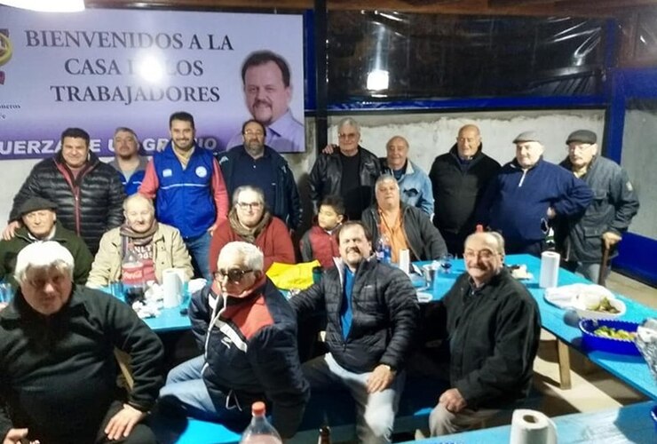 Imagen de Sergio Aladio compartió cena con jubilados camioneros
