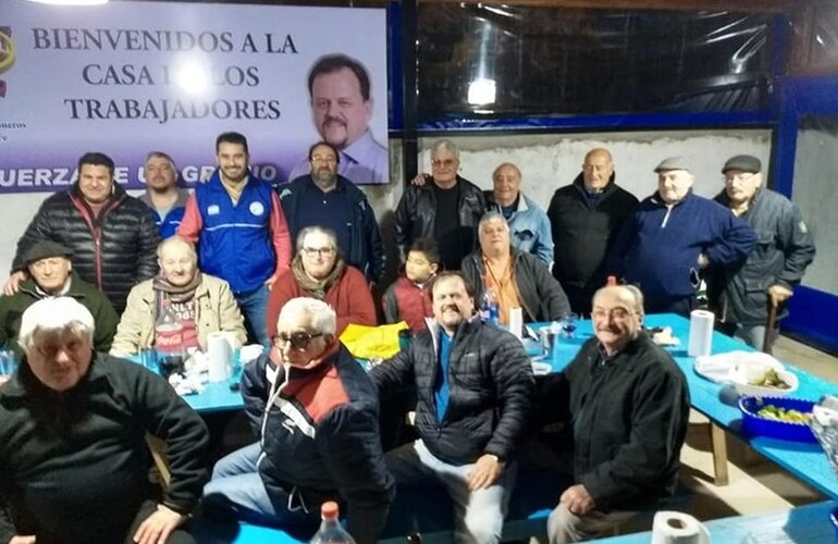 Imagen de Sergio Aladio compartió cena con jubilados camioneros