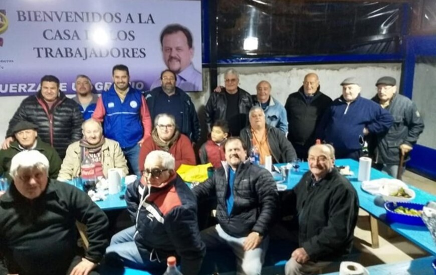 Imagen de Sergio Aladio comparti&oacute; cena con jubilados camioneros