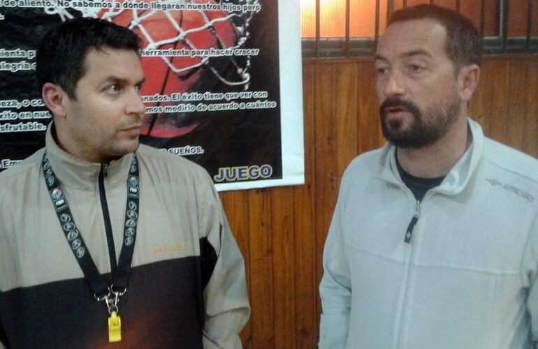 Profesores Luciano Martín y Facundo Sibuloski, entrenadores de Unión Arroyo Seco.