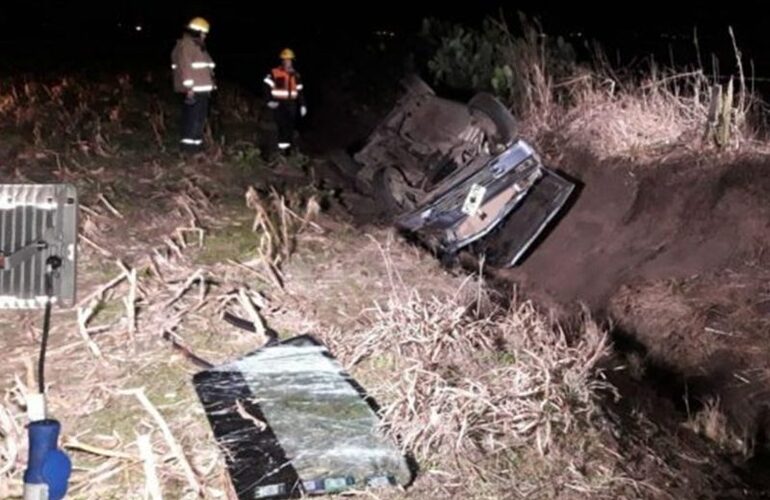 En el zanjón. Así quedó el vehículo luego de despistarse. Foto: La Capital