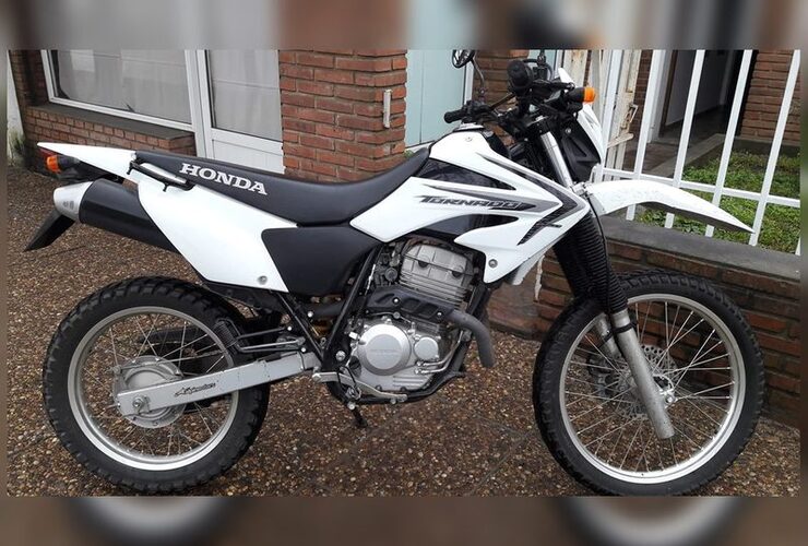 Esta es la moto que ladrones robaron en la tarde de este s&aacute;bado. Foto: FB