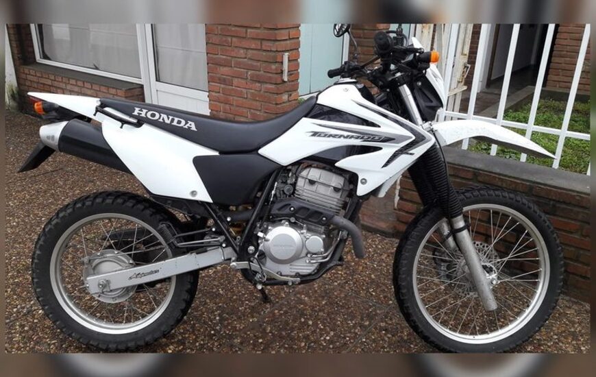 Esta es la moto que ladrones robaron en la tarde de este s&aacute;bado. Foto: FB