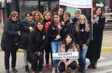 Dale Me Gusta. Podes seguir al grupo a trav&eacute;s de su p&aacute;gina de facebook: Reinas Tejedoras-Solidarte