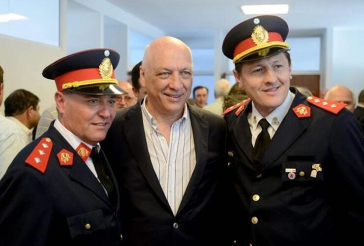 Bonfatti junto a Bomberos de la Provincia. Foto: Prensa Antonio Bonfatti.