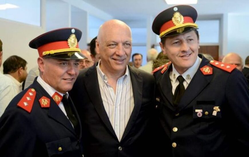Bonfatti junto a Bomberos de la Provincia. Foto: Prensa Antonio Bonfatti.