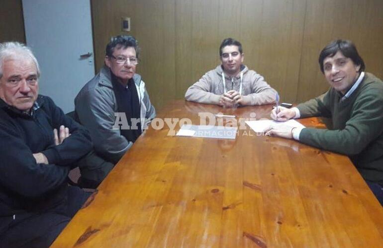 Imagen de Autoridades comunales en reuni&oacute;n con representantes del Club N&aacute;utico Bartolom&eacute; Mitre