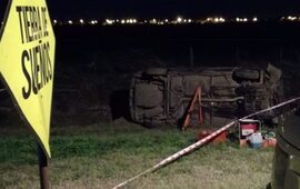 Así quedó el Megane frente al ingreso a Tierra de sueños 2. Foto: Rosario3.com