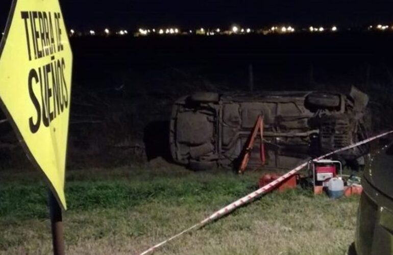 Así quedó el Megane frente al ingreso a Tierra de sueños 2. Foto: Rosario3.com