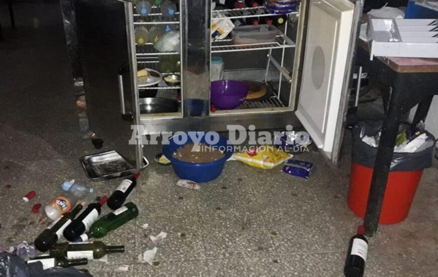 Desorden, daños e intento de robo. Así quedó uno de los lugares invadido por este sujeto.