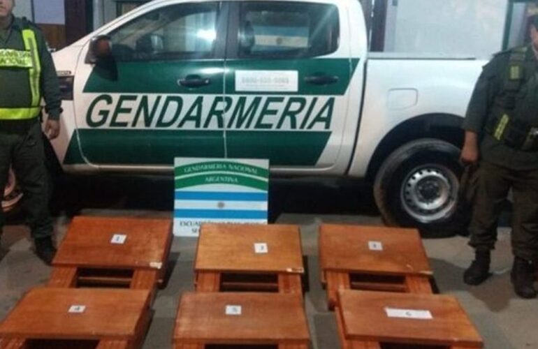 Imagen de Descubren 100 kilos de cocaína ocultos en mesas de madera