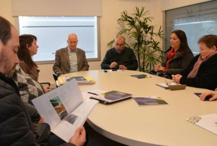 C&oacute;nclave. El defensor Ra&uacute;l Lamberto escuch&oacute; ayer los reclamos de los vecinos.