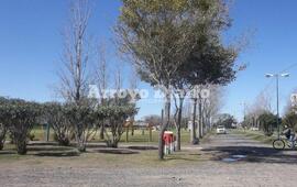 9 de Julio y las vías. El Paseo Pedro Spina está lindero a las vías del ferrocarril.