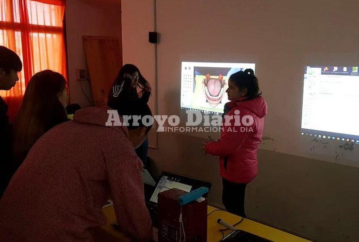 Imagen de Alumnos de la EETN N&deg; 650 en evento de Punto Digital en Villa Gobernador G&aacute;lvez