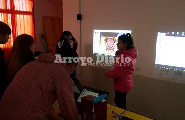 Imagen de Alumnos de la EETN N° 650 en evento de Punto Digital en Villa Gobernador Gálvez