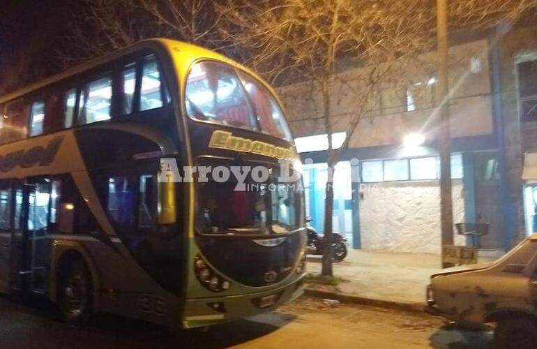 Por la cantidad de demorados y para un mejor trabajo policial; el colectivo fue trasladado hacia la seccional 27ma de Arroyo Seco.