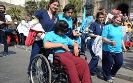 Imagen de Denuncian que Naci&oacute;n no paga asistencia a discapacitados