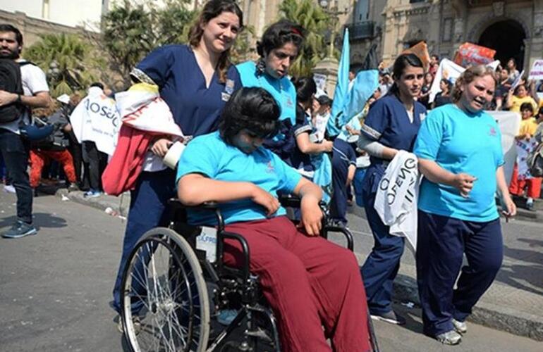 Imagen de Denuncian que Naci&oacute;n no paga asistencia a discapacitados