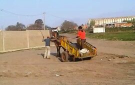 La imagen fue tomada del video que se hizo viral donde se ve claramente que un hombre golpea a latigazos y a patadas al caballo.