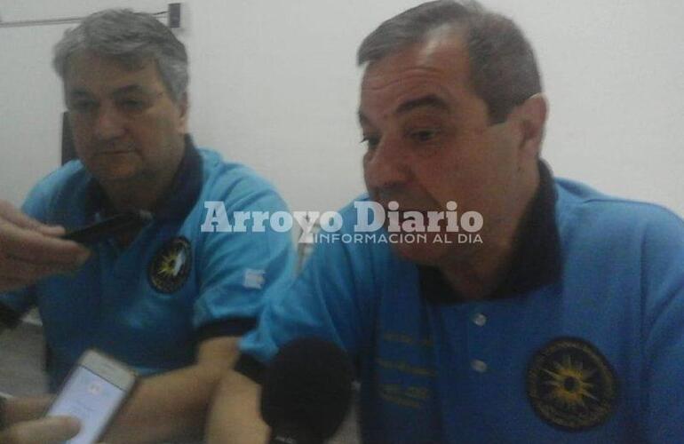 En conferencia de prensa. Héctor Yummati  y Alberto Entesano de la Asociación Cultural Sanmartiniana Cuna de la Bandera. Foto: Nicolás Trabaina