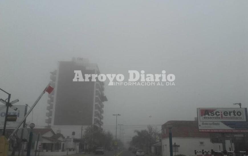 Imagen de Visibilidad reducida por niebla en la ciudad