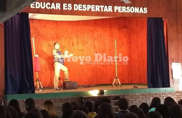 Imagen de El programa Educando con Teatro llegó a la Escuela Secundaria