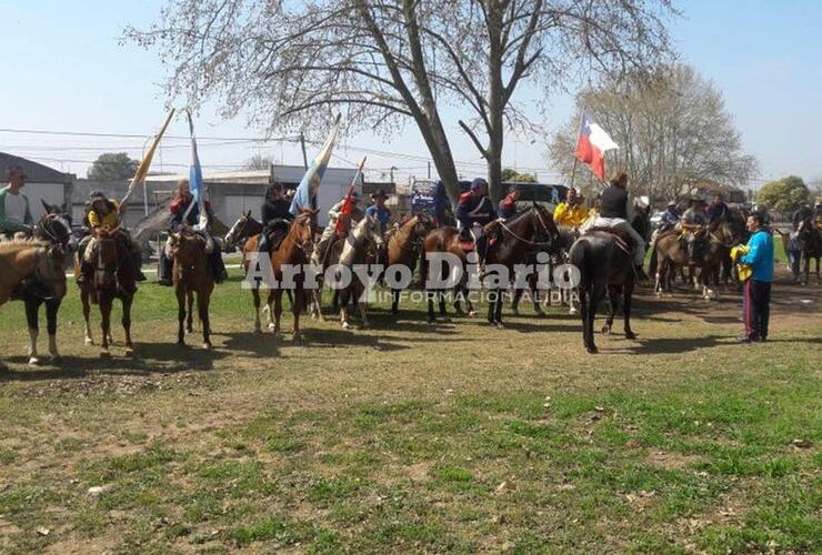 Imagen de La Marcha Sanmartiniana pasó por Fighiera