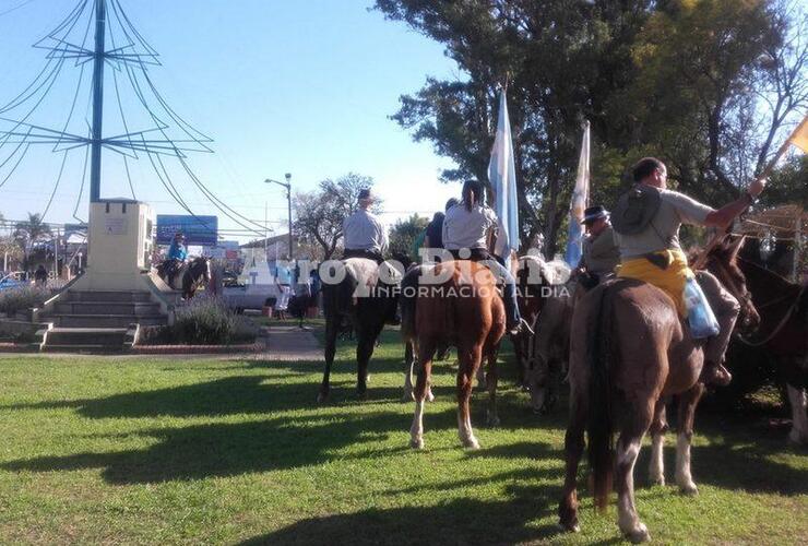 En la esquina del Reloj. El acto se realizó como años anteriores en Humberto Primo y Mansueto Maiorano.