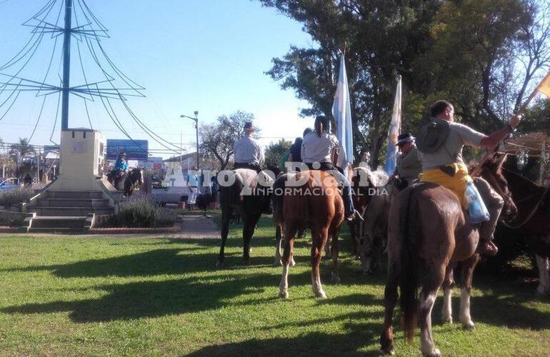 En la esquina del Reloj. El acto se realizó como años anteriores en Humberto Primo y Mansueto Maiorano.