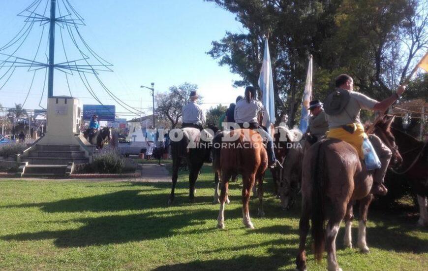 En la esquina del Reloj. El acto se realiz&oacute; como a&ntilde;os anteriores en Humberto Primo y Mansueto Maiorano.