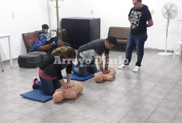 En el Centro Cultural. La clase tuvo lugar anoche en el SUM Gloria Gennai.