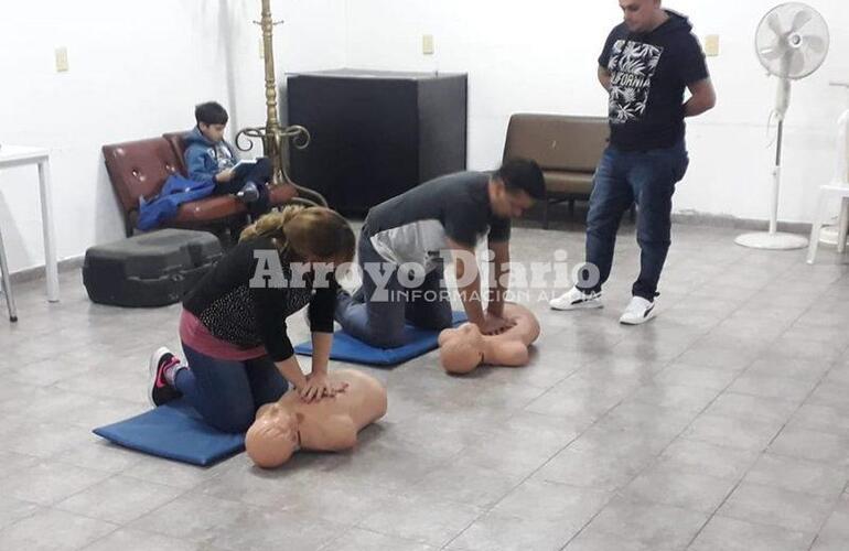 En el Centro Cultural. La clase tuvo lugar anoche en el SUM Gloria Gennai.