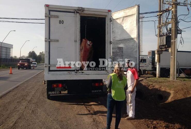 Acceso norte por Ruta 21. Personal municipal efectuó controles en distintos ingresos a la ciudad.