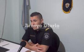 Marcelo Aranda, subcomisario Comando Radioel&eacute;ctrico; atendiendo a la prensa en la ma&ntilde;ana de hoy.