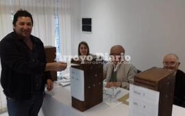 Fulvio Monti, en las urnas esta mañana.