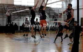 Imagen de El Vóley Masculino de Athletic sigue en Racha