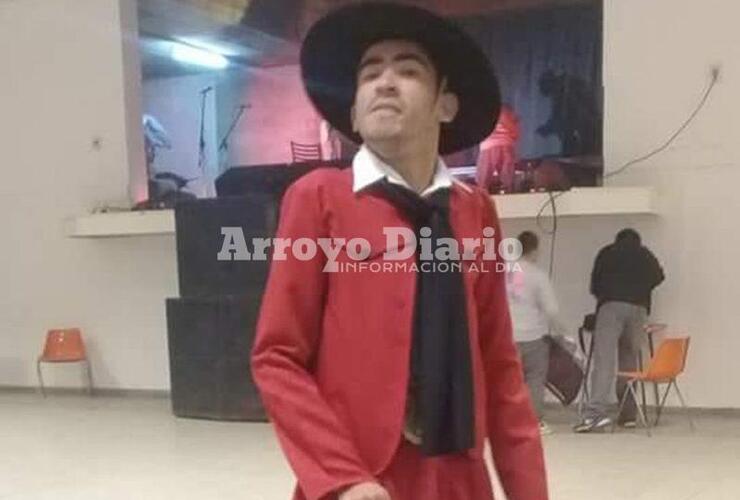 Pancho dirige desde el Taller de Danzas El Chúcaro.