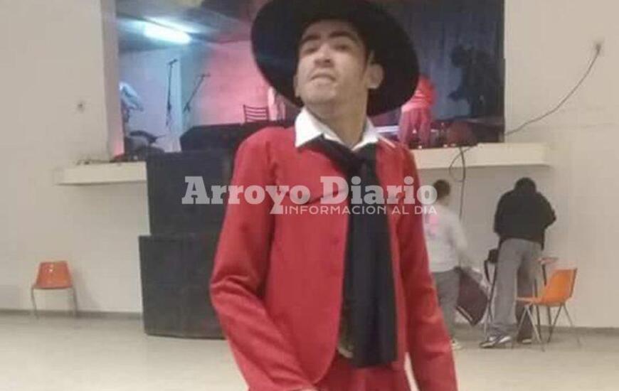 Pancho dirige desde el Taller de Danzas El Chúcaro.