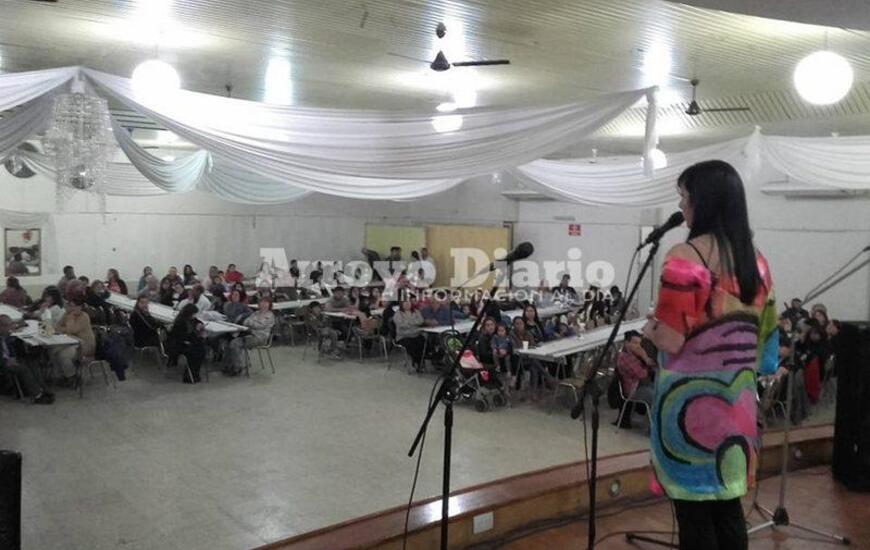 Jornada especial. As&iacute; comenzaba la noche con el gran anuncio.