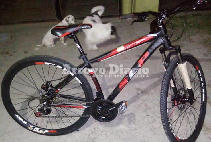 La bici que se robaron anoche del Barrio Cooperativa.